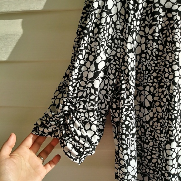 Black and White Cardigan - Picture 3 of 4